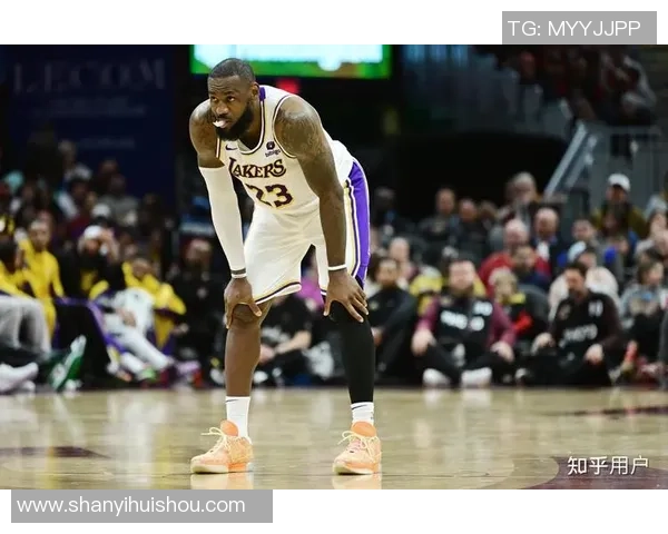 湖人对热火首场比赛深度分析及战术对比探讨